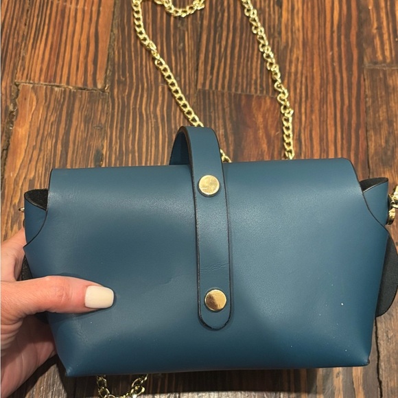 Pelle NWOT women’s Leather Made In Italy Shoulder Bag With Belt Chain Strap Blue - Picture 2 of 6